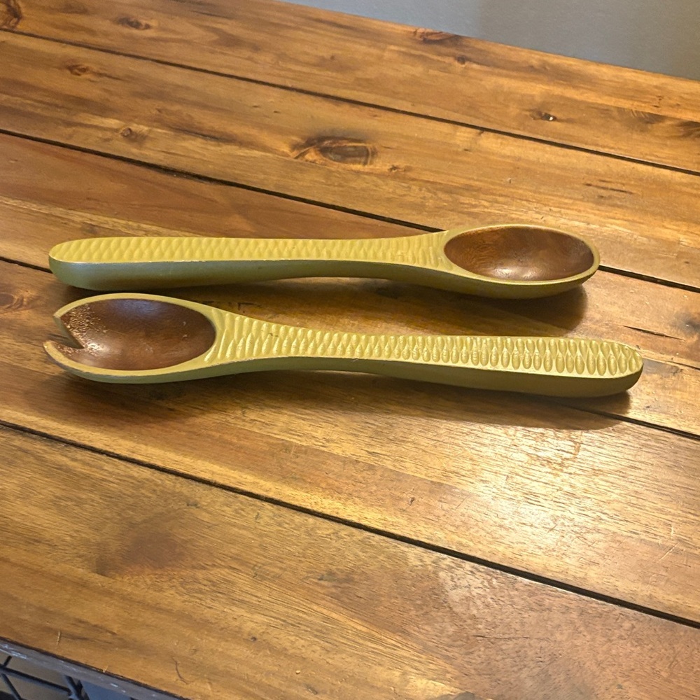 Elegant Wooden Salad Server Set - Brown and green